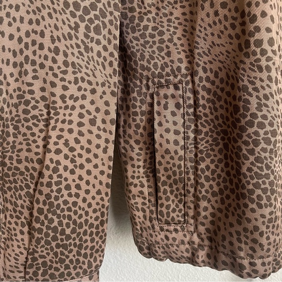 RAILs Cheetah Front Zipper Lightweight Jacket - Picture 4 of 8
